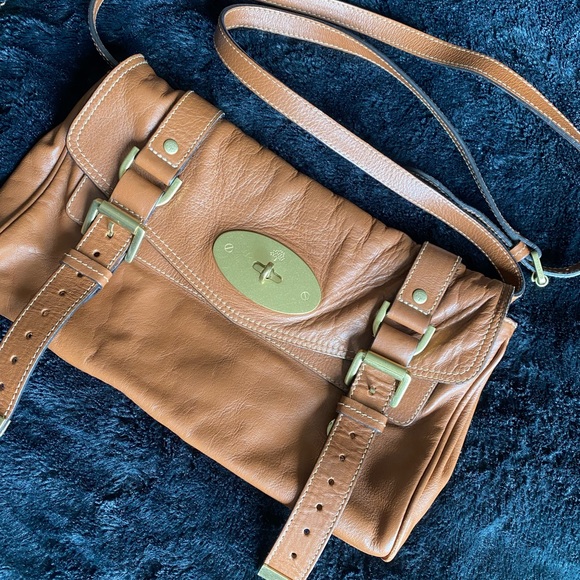 Mulberry Alexa clutch. Has crossbody strap. Beautiful bag - Picture 3 of 7